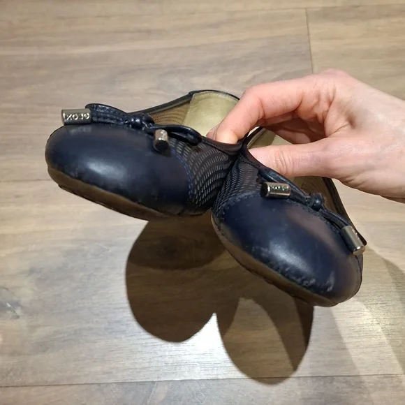 Geox Navy Patent Leather Perforated 'Lola' Ballet Flats (Size EU 37/US 6.5) - Picture 5 of 8